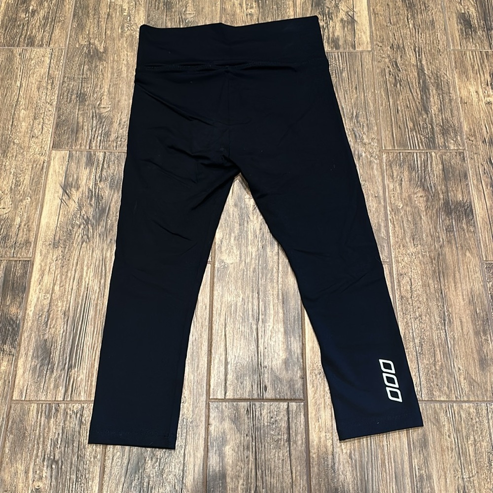 New without Tags Lorna Jane Yoga Capri